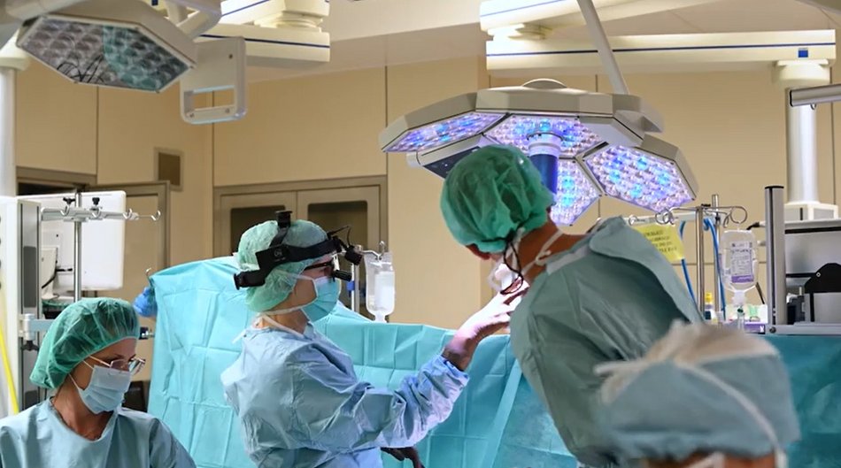 Łódź. Przełomowa operacja noworodka w Matce Polce w Łodzi. Ogromny guz usunęli 17 minut po porodzie