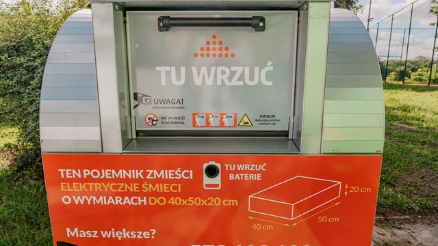 Pojemniki na elektrośmieci stanęły przy szkołach w Łodzi. Gdzie je znajdziesz? [LISTA]