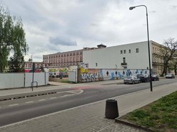 Łódź. Nowy supermarket w centrum Łodzi. Dwupiętrowy sklep stanie obok akademika BaseCamp