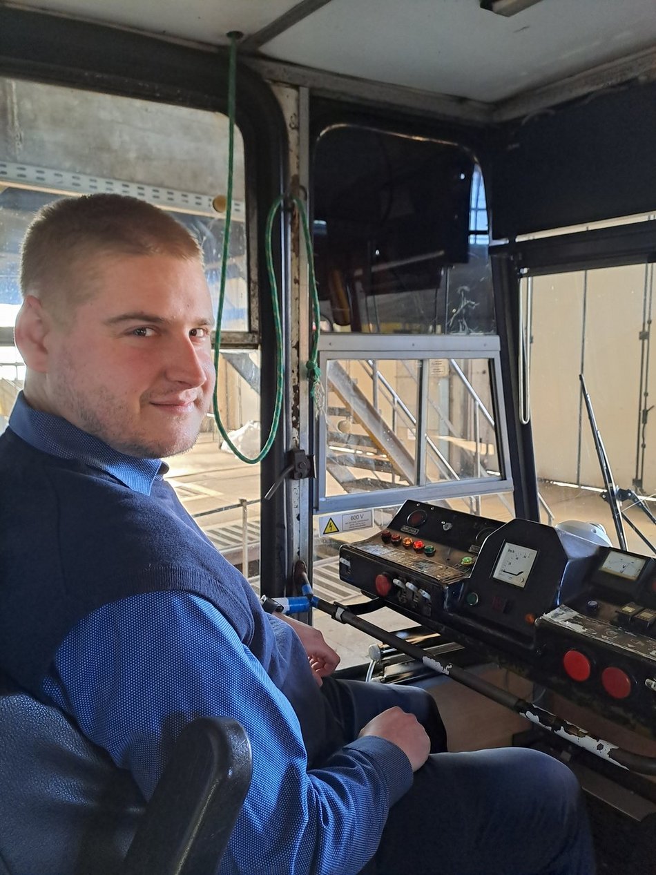 Łódź. Pan Bartosz prowadzi tramwaj MPK Łódź