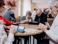 Łódź. Masz pomysł, który połączy pokolenia w Łodzi? Zgłoś się do akcji „Pokolenia w Akcji” i zgarnij fundusze!