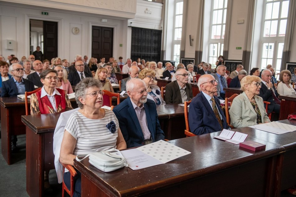 Łódź. Medale za długoletnie pożycia małżeńskie. Rekordziści są razem ponad 60 lat!