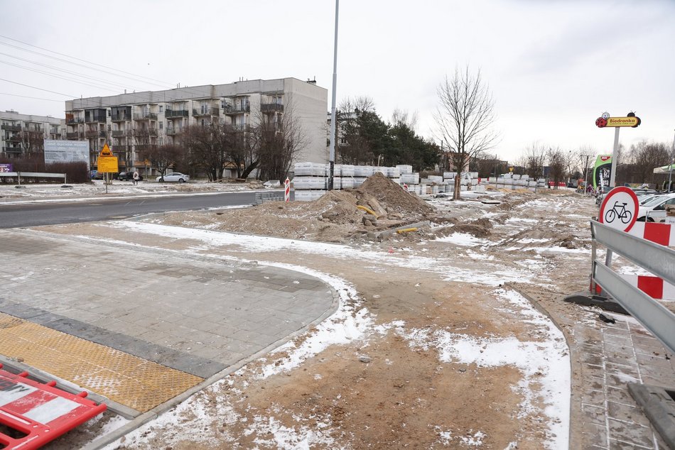 Łódź. Nowy asfalt na Zakładowej w Łodzi. Remont ważnej ulicy na Olechowie bliżej finiszu