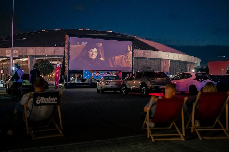 Łódź. Motopolówka przy Atlas Arenie w Łodzi. Dobre kino prosto z samochodu