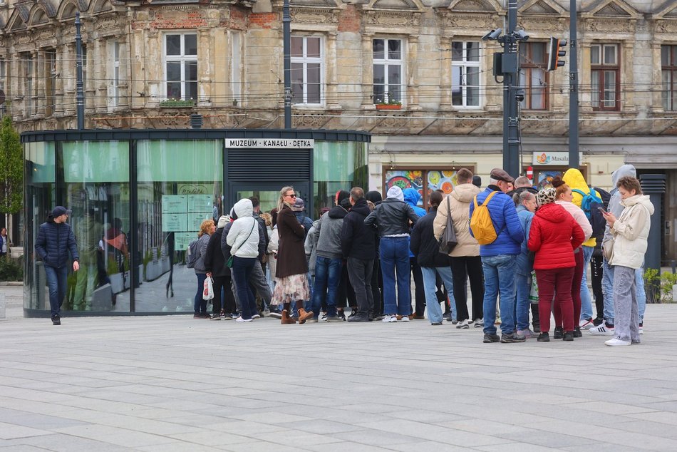 Noc Muzeów Łódź 2025. Muzeum Kanału Dętka przyciągnęło tłumy na plac Wolności
