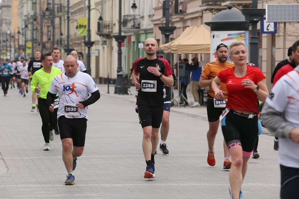 DOZ Maraton 2023. Brałeś udział w biegu? Znajdź się na zdjęciach!