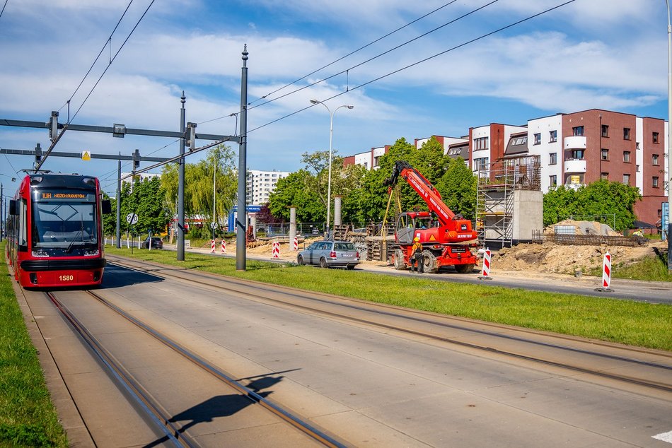 Budowa kładek nad Wyszyńskiego w Łodzi. Najnowsze postępy i zmiany w ruchu