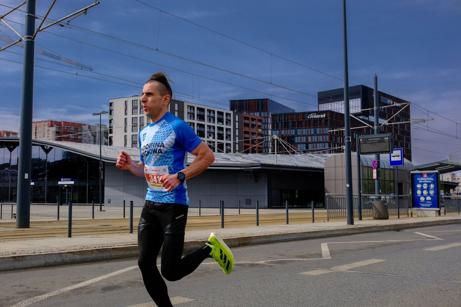 Łódź. DOZ Maraton Łódź 2026. Brałeś udział w biegu? Odszukaj się w galerii i zapisz na pamiątkę!
