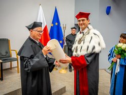 Łódź. Profesor Jerzy Hausner z tytułem doktora honoris causa Uniwersytetu Łódzkiego