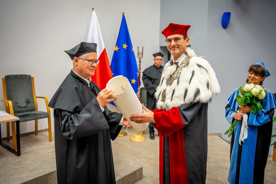 Łódź. Profesor Jerzy Hausner z tytułem doktora honoris causa Uniwersytetu Łódzkiego