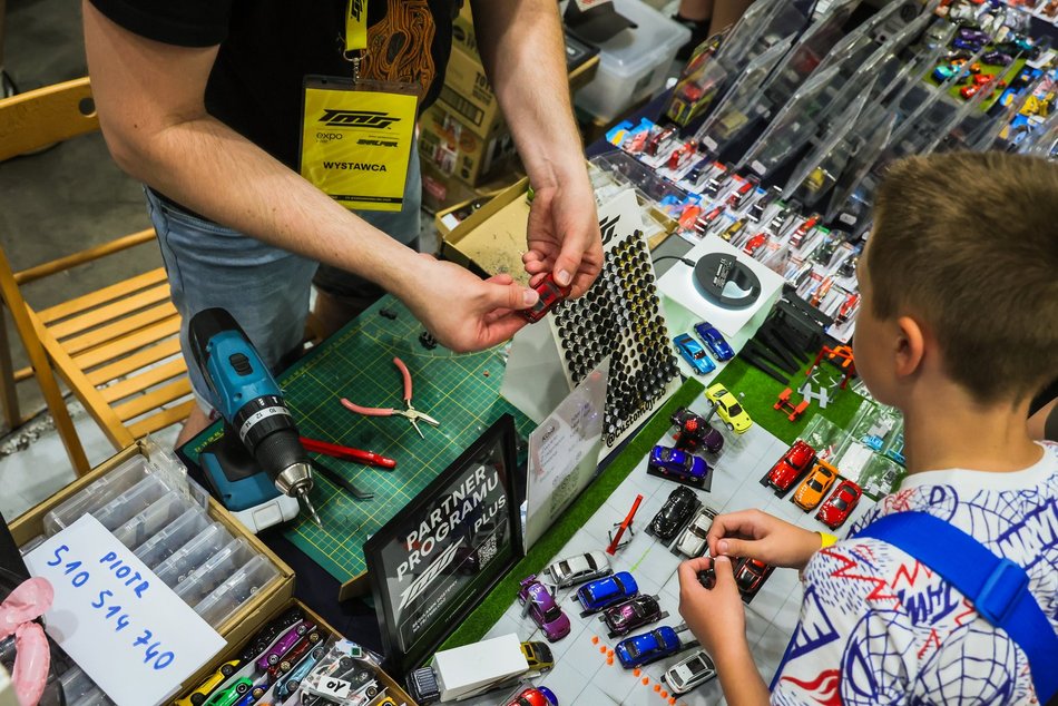 Łódź. Hot Wheels opanowały halę Expo Łódź! Setki miniatur aut, wyścigi na żywo i nie tylko!