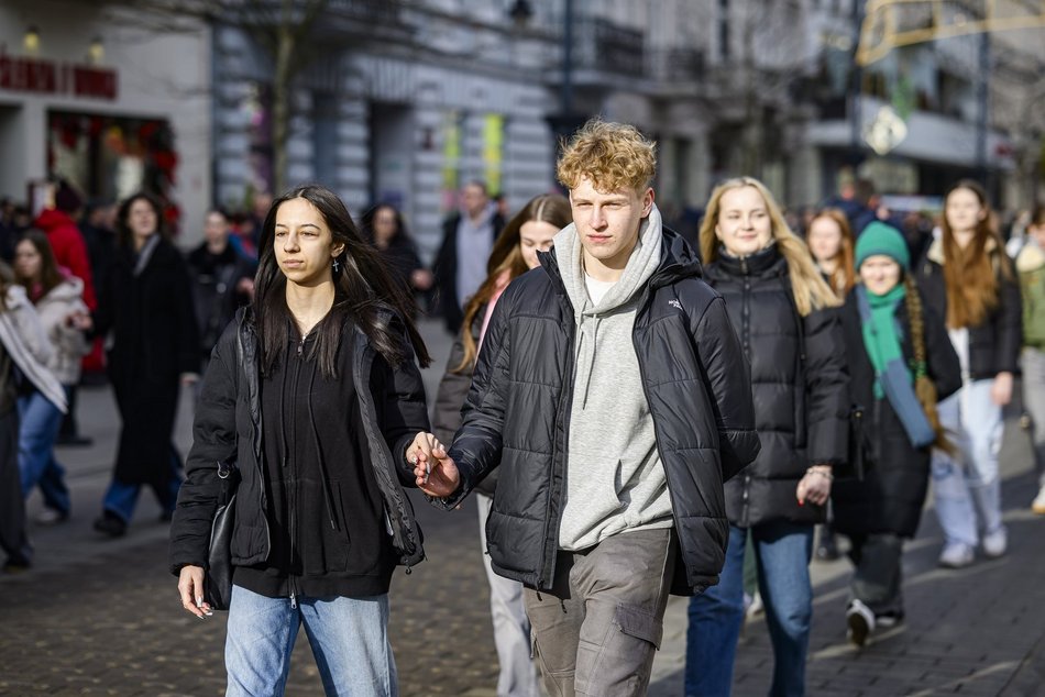 Łódź. Polonez dla Łodzi. Tłumy maturzystów zatańczyły na Piotrkowskiej. Razem z nimi łodzianie!