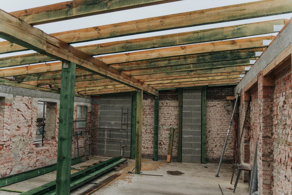 Łódź. Trwa remont kamienicy przy Włókienniczej 1 w Łodzi. To ostatni element metamorfozy ulicy!