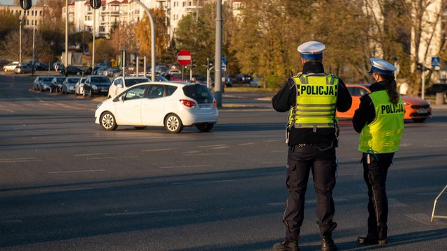 Mandaty 2025. Wyższe kary za jazdę pod wpływem, obowiązek wobec pieszych i inne