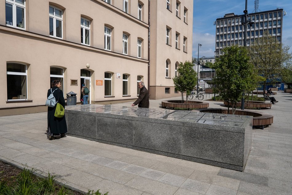 Stół wodny w pasażu Schillera