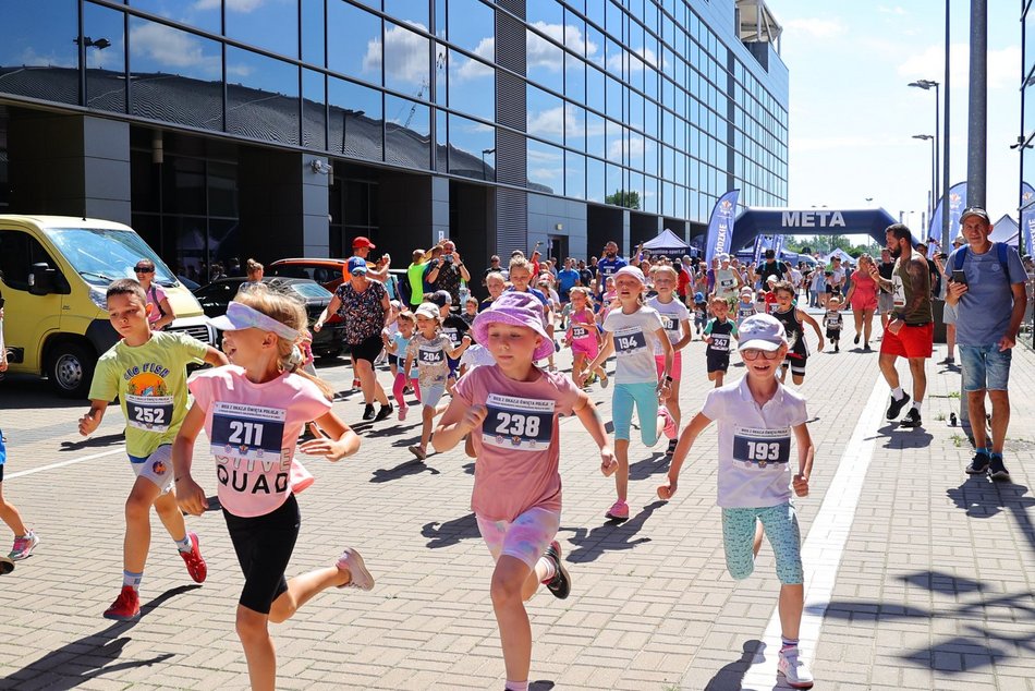 Piknik rodzinny "Bezpieczne wakacje z mundurem" pod Atlas Areną