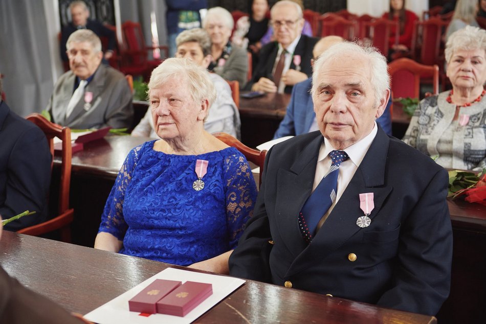 Uroczystość wręczenia medali z okazji długiego pożycia małżeńskiego