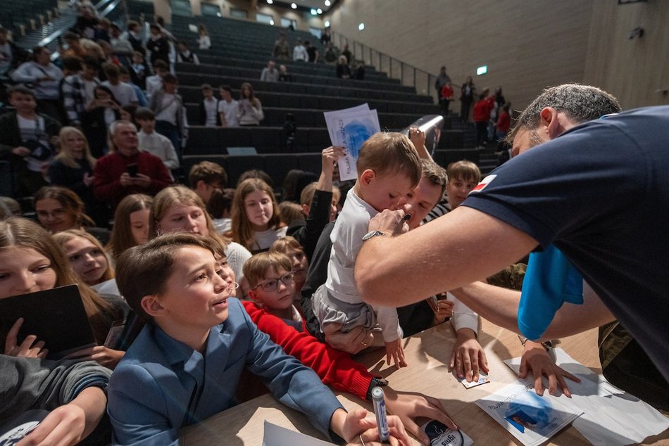 Łódź. Sławosz Uznański-Wiśniewski spotkał się z uczniami