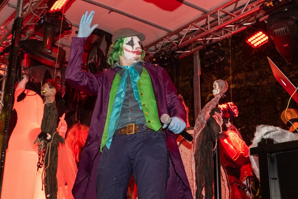 Łódź. Halloweenowa parada przeszła Piotrkowską w Łodzi. Tłumy duchów, czarownic i zombie!