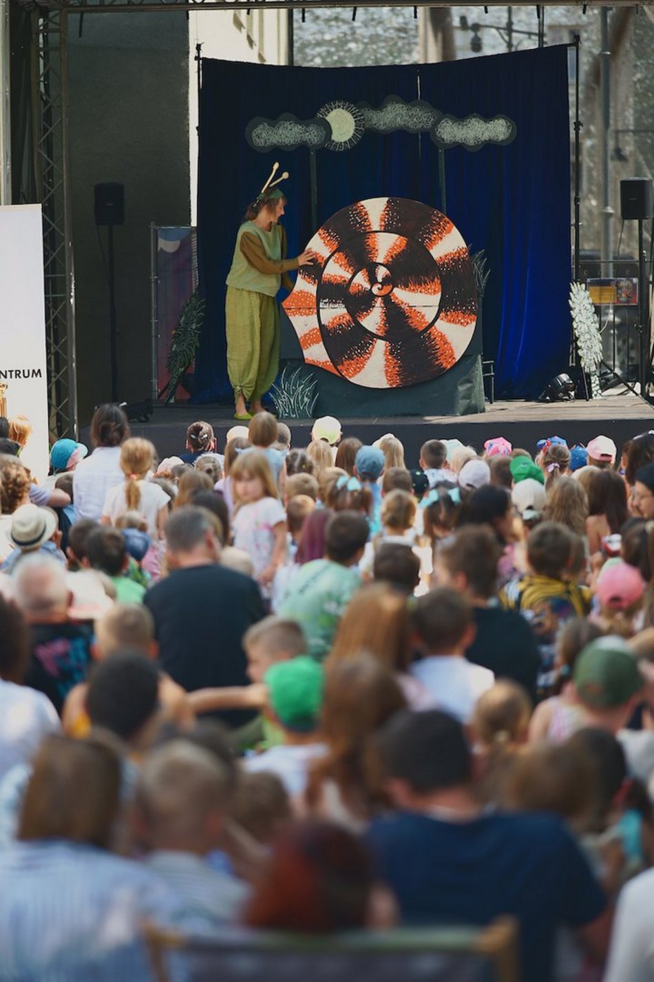 Łódź. Baśniowa Piotrkowska w Łodzi. Magiczny teatr zachwycił najmłodszych widzów