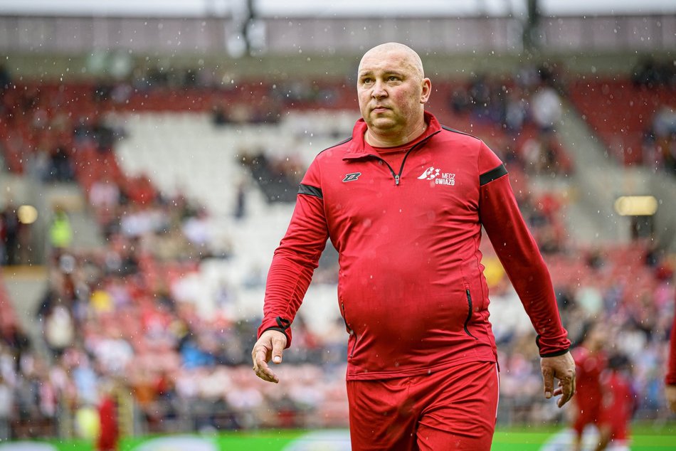 Łódź. Mecz Gwiazd w Łodzi. Na murawie Boniek, Krzynówek, Krychowiak