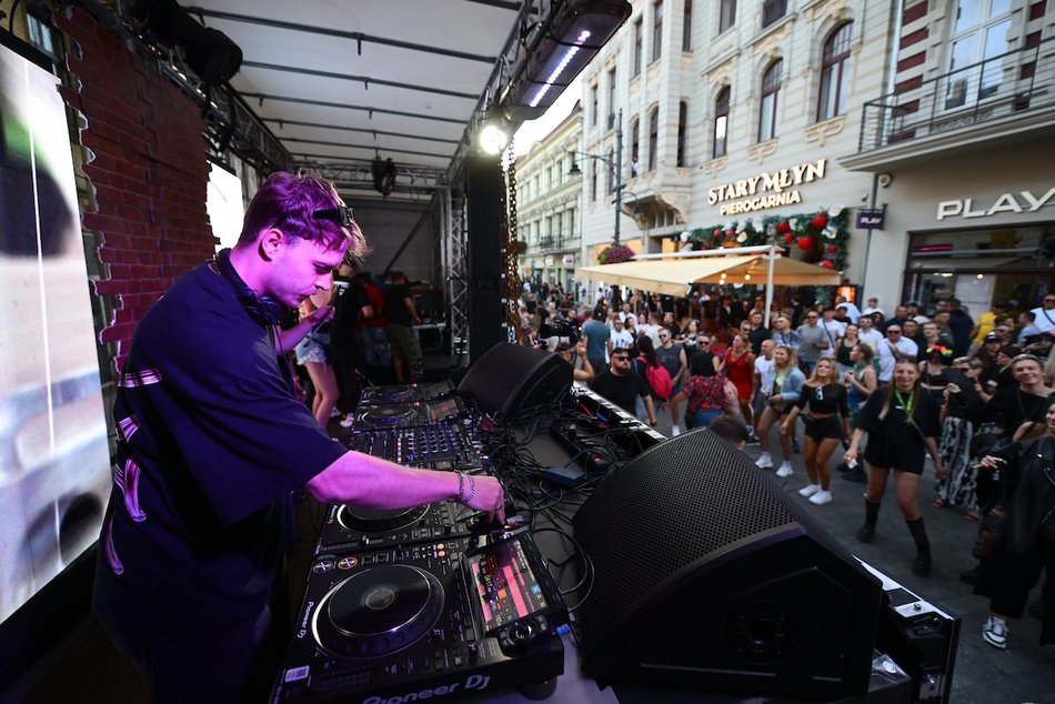 Łódź. Parada Wolności 2025 w Łodzi. Wyjątkowa platforma z motywem „Ziemi Obiecanej"