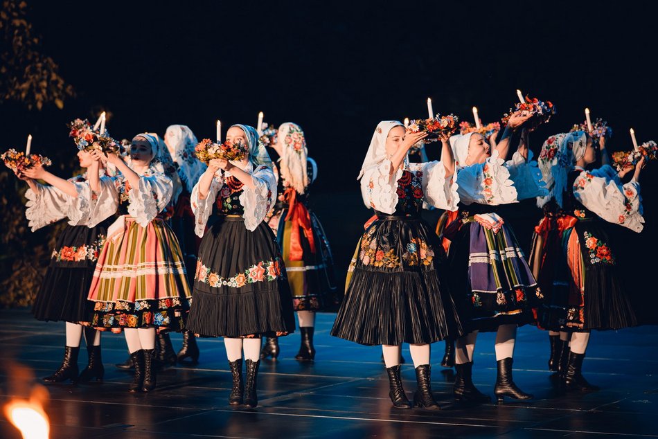 Łódź. Noc Świętojańska w Ogrodzie Botanicznym w Łodzi. Magia światła, natury i folkloru