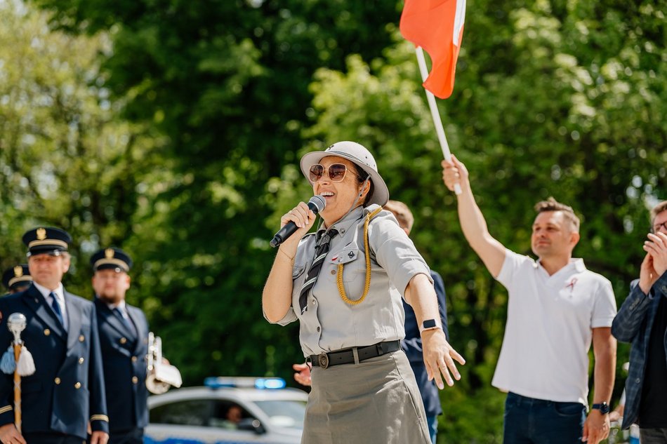 Parada z flagą Polski w Łodzi