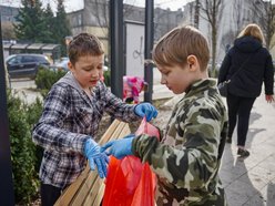 Uczniowie Szkoły Podstawowej nr 70 sprzątają Łódź