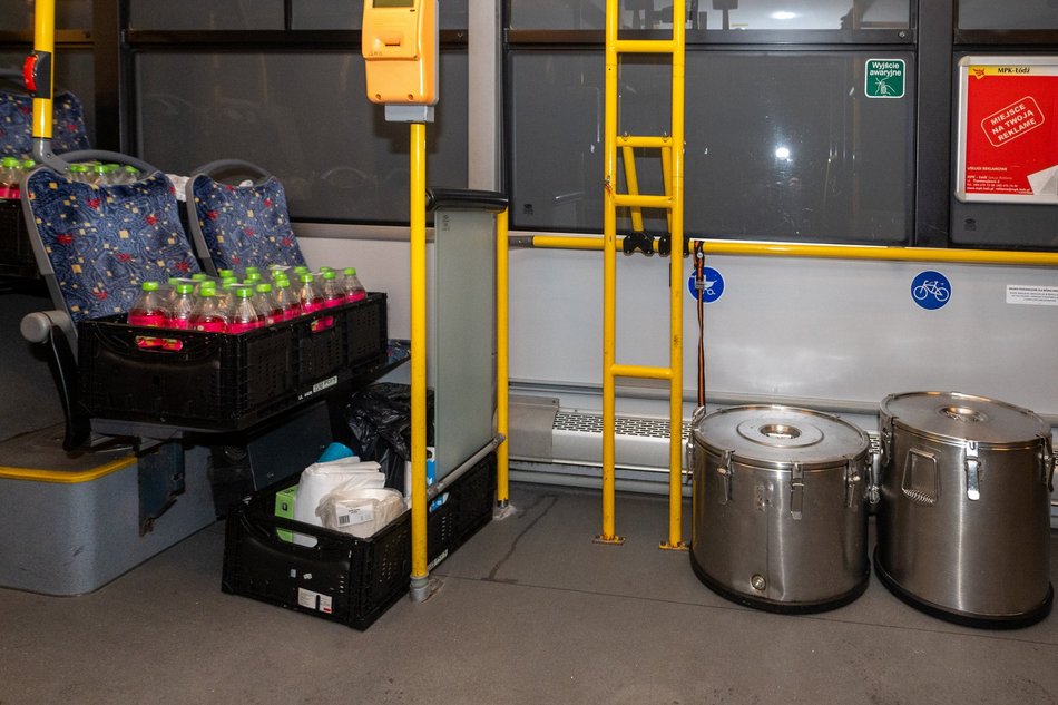 Łódź. Autobus dla osób w kryzysie bezdomności w Łodzi wyruszył w trasę