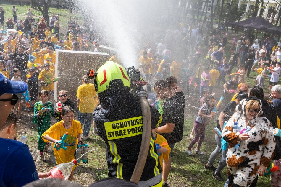 Bitwa wodna na Manhattanie w Łodzi. Śmigus-dyngus pełną parą!