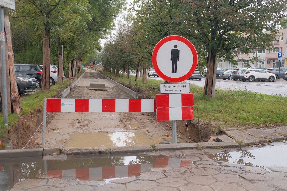 Łódź. Budowa drogi rowerowej na ul. Tatrzańskiej w Łodzi