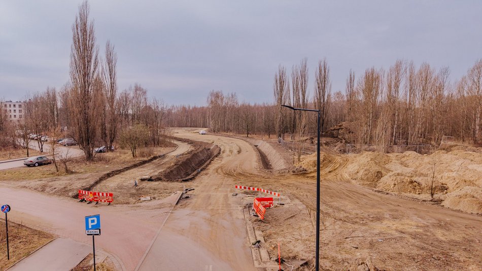 Łódź. Przedłużenie Kaczeńcowej w Łodzi. Nowe rondo przy Rąbieńskiej nabiera kształtów