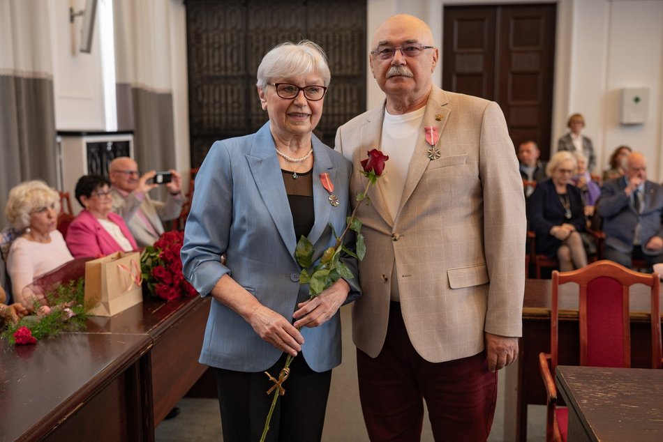 Łódź. Medale za długoletnie pożycie małżeńskie. Rekordziści świętują 63-lecie!