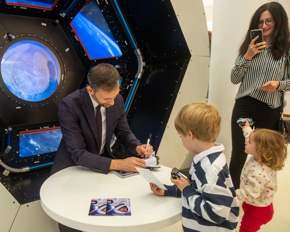 Łódź. Sławosz Uznański-Wiśniewski w EC1 Łódź. Tłumy łodzian na spotkaniu z astronautą