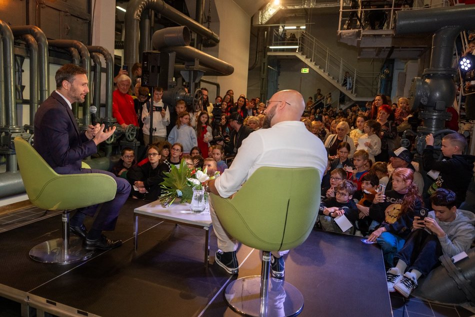 Łódź. Sławosz Uznański-Wiśniewski w EC1 Łódź. Tłumy łodzian na spotkaniu z astronautą