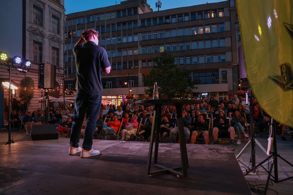 Łódź. Stand-up Piotrkowska w Łodzi. Za nami kolejny wieczór z dobrym humorem [ZDJĘCIA]