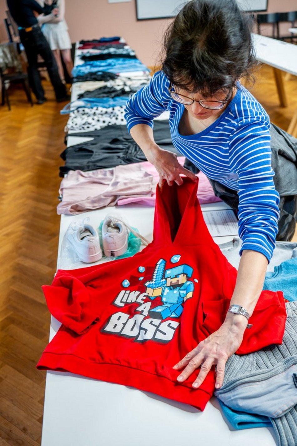 Łódź. Swap ubraniowy w Mediatece MeMo w Łodzi. Fani mody wymieniali się kosmicznymi strojami