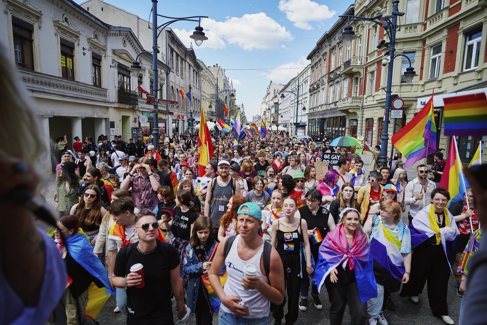 Uczestnicy Marszu Równości na ulicach Łodzi