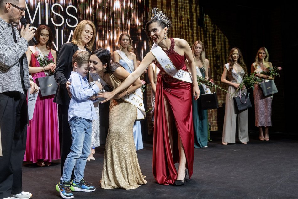 Przedstawienie finalistek Miss Polonia 2025 w Łodzi. Wzruszające pożegnanie Mai Klajdy