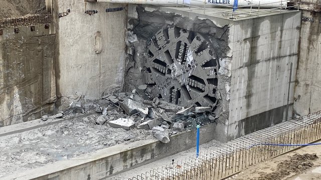Tunel średnicowy pod Łodzią. Tarcza „Faustyna" przebiła ścianę przystanku Łódź Koziny!