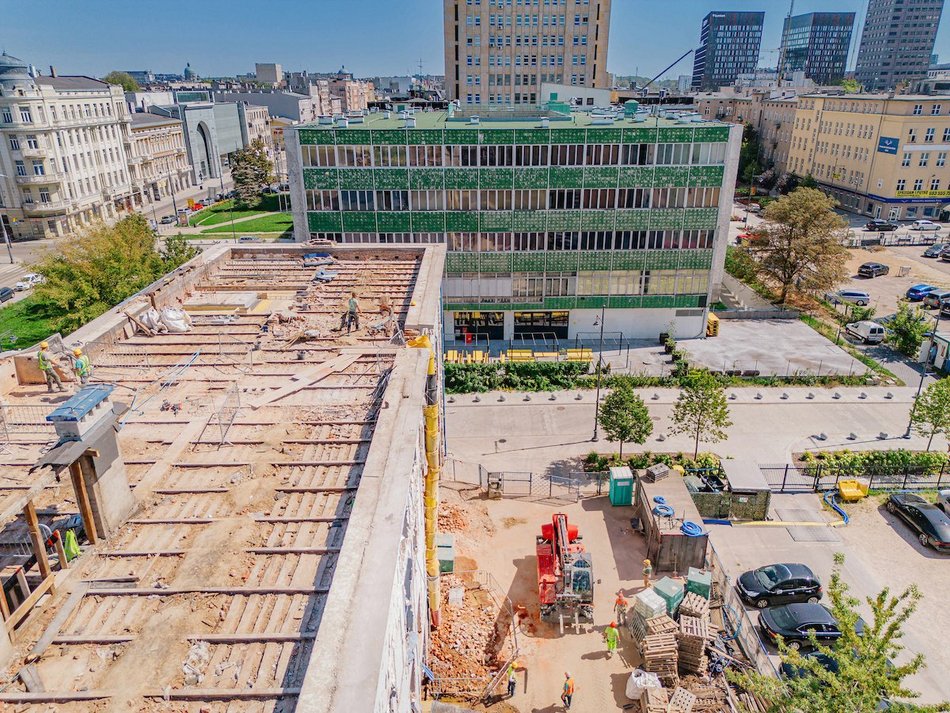 Łódź. „Dziura” przy Piotrkowskiej 58 w Łodzi znika na naszych oczach! Prace wystartowały!