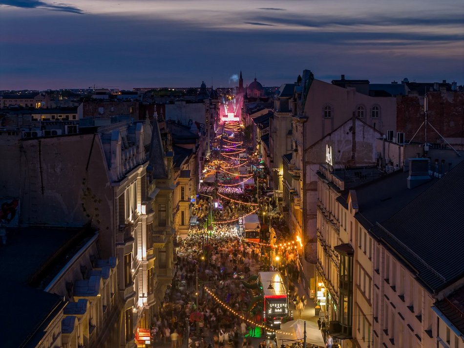 Łódź. To dopiero widok! Największy pochód w historii Parady Wolności w Łodzi z lotu ptaka!