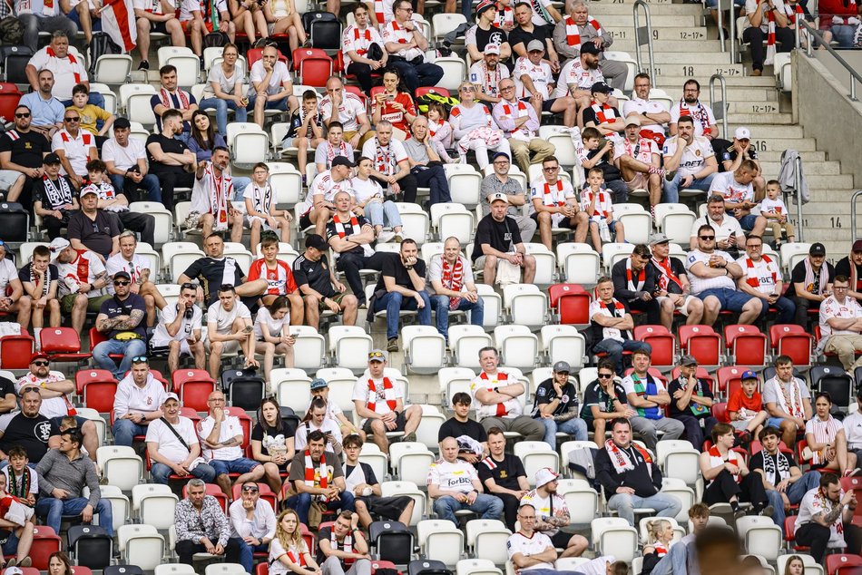 Kibice na meczu ŁKS Łódź z GKS Tychy. Odnajdź się w naszej galerii