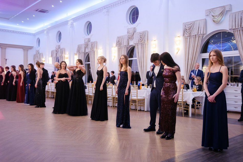 Studniówka XV w Łodzi. Niezapomniane chwile i piękne wspomnienia