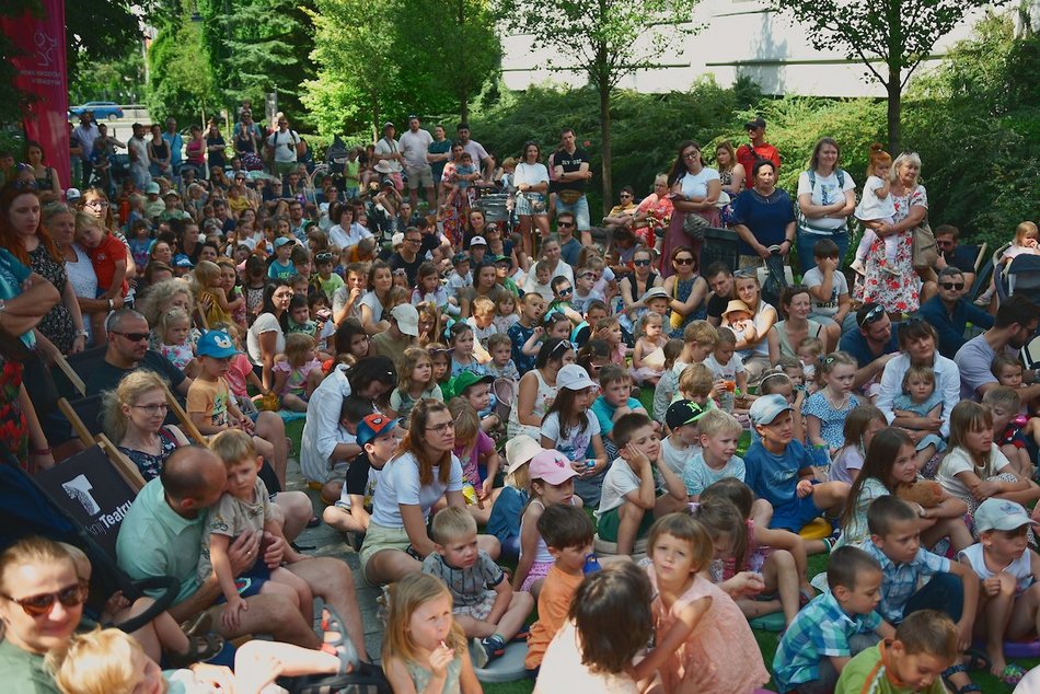 Łódź. Baśniowa Piotrkowska w Łodzi. Magiczny teatr zachwycił najmłodszych widzów