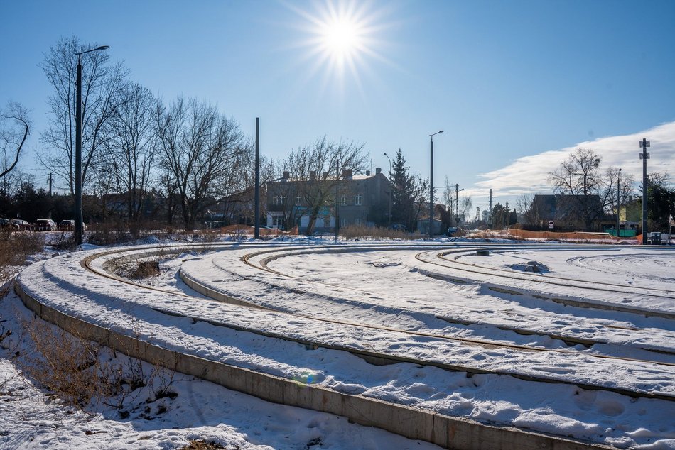 Łódź. Nowa krańcówka MPK Łódź przy Niższej nabiera kształtów. Gotowe torowisko i budynek socjalny