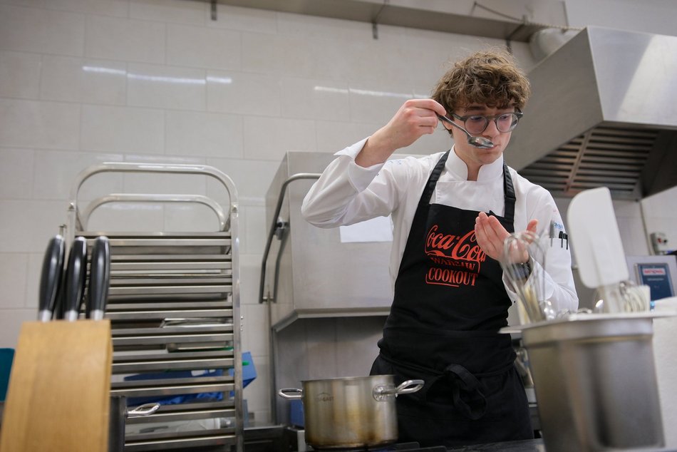 Łódź. Uczniowie Zespołu Szkoł Gastronomicznych w Łodzi