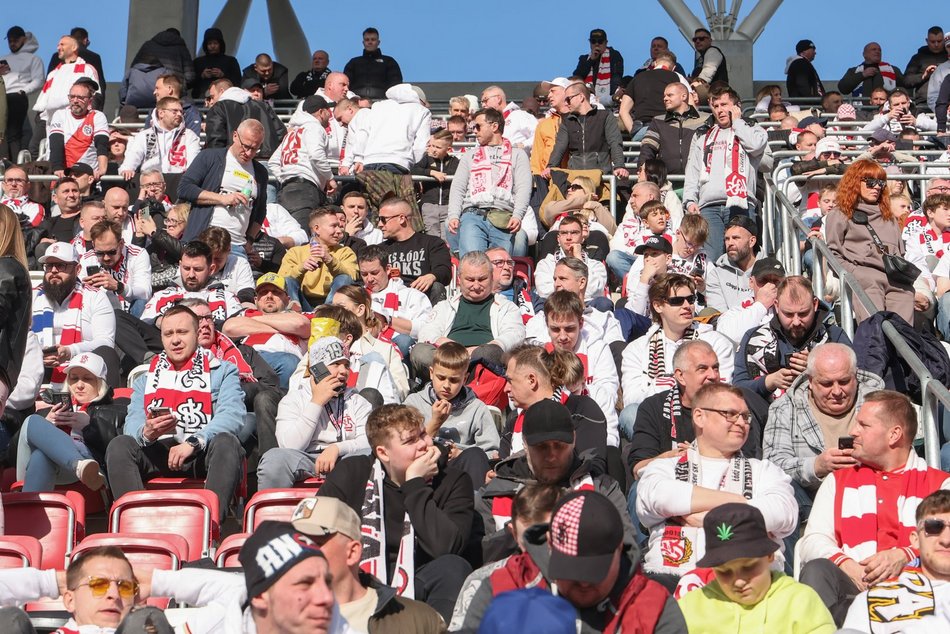 Łódź. Kibice na meczu ŁKS Łódź z Ruchem Chorzów. Byłeś/aś? Znajdź się w galerii!