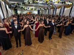 Łódź. Studniówka XXVI LO w Łodzi. Ależ oni zatańczyli... i jak pięknie wyglądali!